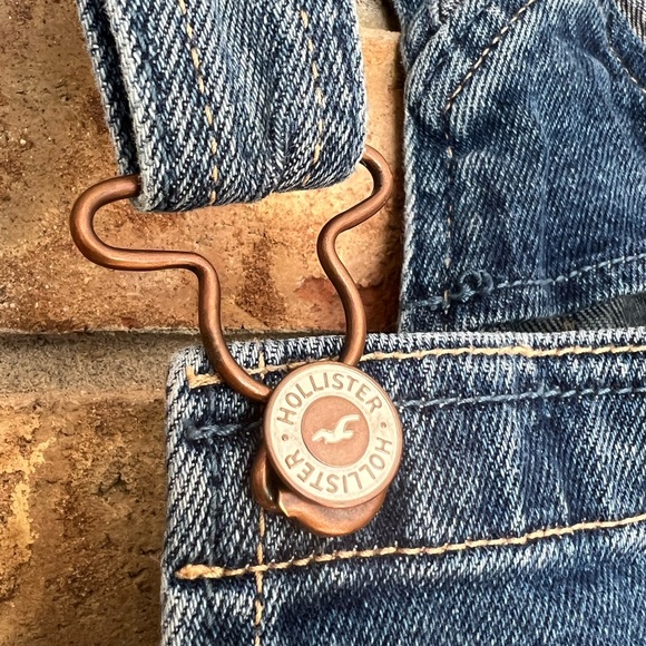 Hollister Jean Short Overalls - Picture 4 of 12